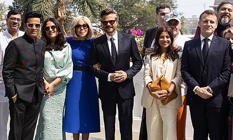 
பாலிவுட் திரை பிரபலங்களை சந்தித்த பிரான்ஸ் ஜனாதிபதி
