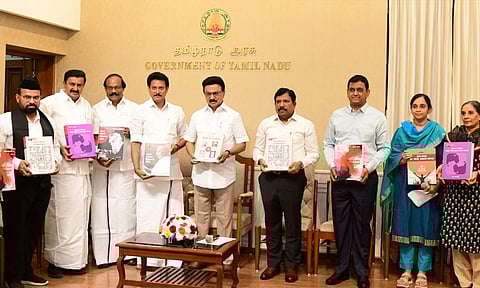 தமிழ்நாடு பாடநூல் கழகத்தின் சார்பில் திராவிடக் களஞ்சியத்தின் 7 புத்தகங்கள் - மு.க.ஸ்டாலின் வெளியிட்டார்