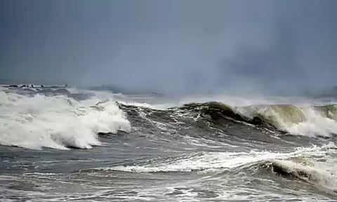 அடுத்த 24 மணி நேரத்தில் ஆழ்ந்த காற்றழுத்த தாழ்வு பகுதி - வானிலை மையம் தகவல்