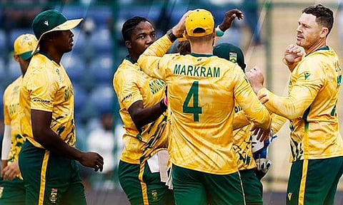 டி20 உலகக் கோப்பை: தென் ஆப்பிரிக்கா அணிக்கு 123 ரன்கள் இலக்கு நிர்ணயித்த யுஏஇ