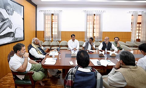 
குஜராத் உள்ளாட்சி தேர்தல்:  காங்கிரஸ் கமிட்டி கூட்டத்தில் முக்கிய ஆலோசனை
