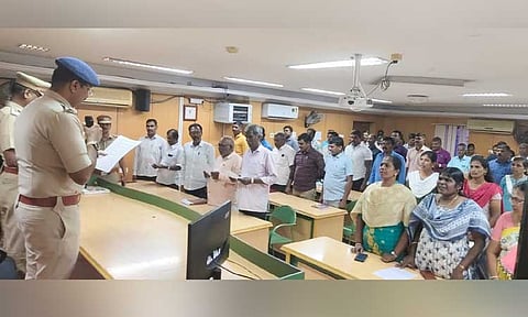 உலக தாய்மொழி நாள்: நெல்லை எஸ்.பி. அலுவலகத்தில் உறுதிமொழி ஏற்பு  