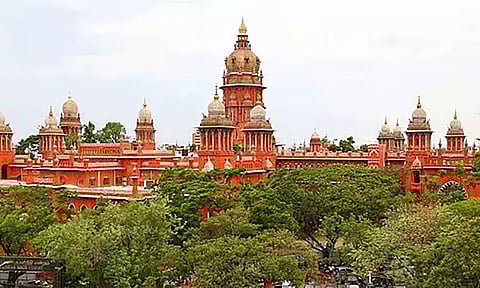 திருவிழாக்களுக்கான அழைப்பிதழ்களில் உபயதாரர்களின் சாதிப் பெயர்கள் இடம்பெறக் கூடாது - ஐகோர்ட்டு உத்தரவு