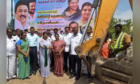 தூத்துக்குடியில் பக்கிள் ஓடை விரிவாக்கப் பணிகள்: கனிமொழி எம்.பி. துவக்கி வைத்தார் 