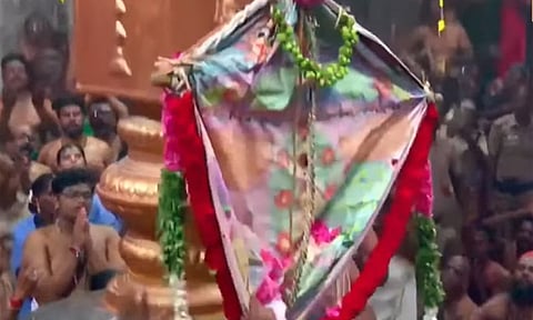 திருச்செந்தூர் கோவிலில் மாசி திருவிழா.. கொடியேற்றத்துடன் கோலாகலமாக தொடங்கியது 