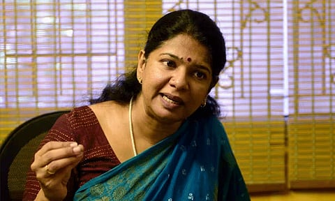 சங்பரிவார் சேவகராகவே மாறிய எடப்பாடி பழனிசாமி: கனிமொழி தாக்கு
