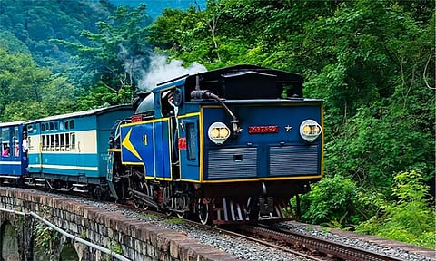 ஊட்டி மலை ரெயில் கட்டணம் உயர்வு - சுற்றுலா பயணிகள் அதிர்ச்சி