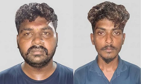 மதுபான பார் காசாளரை அரிவாளை காட்டி மிரட்டிய 2 பேர் கைது 