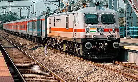 பெங்களூரு-டானாபூர் சிறப்பு ரெயில் நீட்டிப்பு - தெற்கு ரெயில்வே அறிவிப்பு