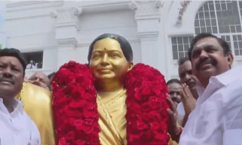 ஜெயலலிதா பிறந்தநாள்: எடப்பாடி பழனிசாமி மாலை அணிவித்து மரியாதை