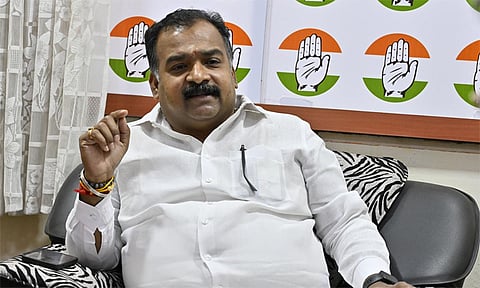 சென்னையில் மின்சார ரெயில்கள் ரத்து: மாணிக்கம் தாகூர் கண்டனம்