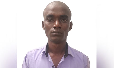 பெண்ணின் பெற்றோரிடம் கத்தியை காட்டி கொலை மிரட்டல்: வாலிபர் கைது 