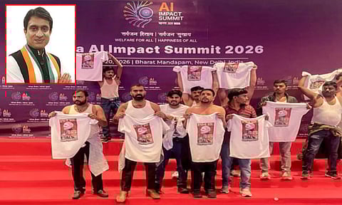 
ஏ.ஐ. தாக்க உச்சி மாநாட்டில் அரை நிர்வாண போராட்டத்தில் ஈடுபட்ட இளைஞர் காங்கிரஸ் தலைவர் கைது