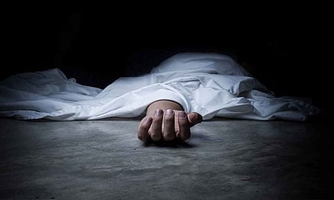 காஷ்மீர் சி.ஆர்.பி.எப். வீரர் துப்பாக்கியால் சுட்டு தற்கொலை
