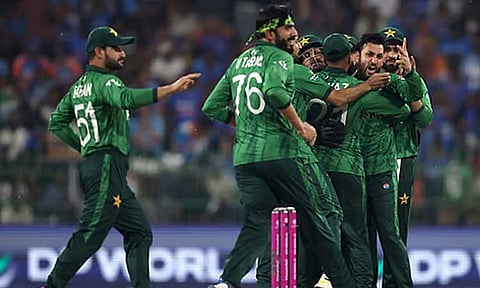 இங்கிலாந்துக்கு எதிரான தோல்வி: பாகிஸ்தான் கேப்டன் குடும்பத்துக்கு ரசிகர்கள் மிரட்டல்