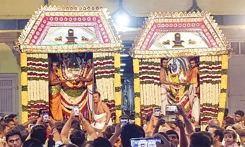 குடவருவாயில் தீபாராதனை