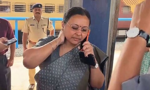 கேரளா:  பெண் மந்திரி மீது தாக்குதல்; மாணவர் காங்கிரசார் 5 பேர் மீது கொலை முயற்சி வழக்கு பதிவு
