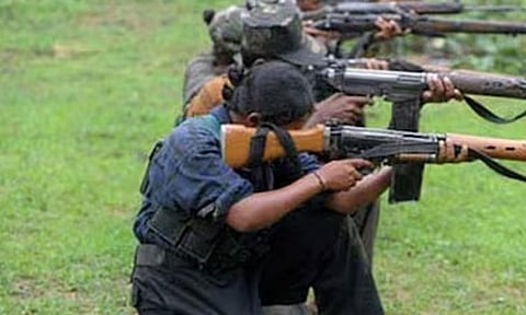 போலீசில் சரண் அடைய முயன்ற தளபதியை காலி செய்த மாவோயிஸ்டு தலைவர்