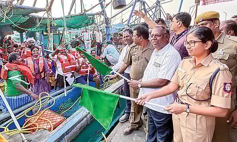 அந்தோணியார் திருவிழா: ராமேசுவரத்தில் இருந்து கச்சத்தீவுக்கு புறப்பட்டு சென்ற 4 ஆயிரம் பக்தர்கள்
