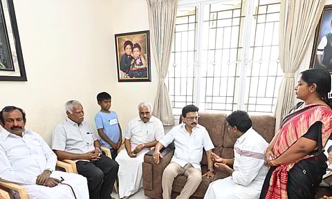 உடல் உறுப்புகளை தானமளித்த சிறுமியின் பெற்றோருக்கு ஆறுதல் கூறிய மு.க.ஸ்டாலின்
