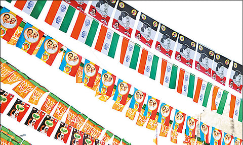 ராமதாஸ், அன்புமணி புகைப்படத்துடன் பாமக கொடி