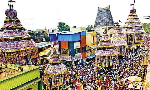 ஆதிகும்பேஸ்வரர் கோவில் தேரோட்டம்