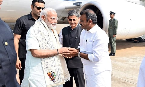 மதுரை வந்த பிரதமர் மோடியை வரவேற்றதில் மகிழ்கிறேன் - எல்.முருகன்
