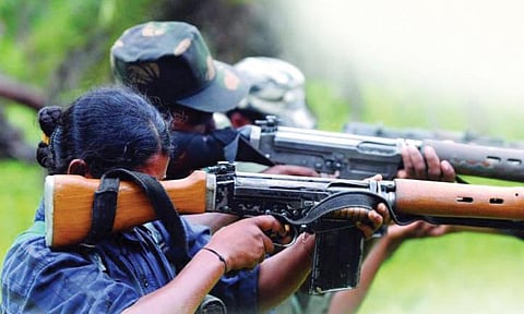 சத்தீஷ்கார்: 15 நக்சலைட்டுகள் போலீசில் சரண்

