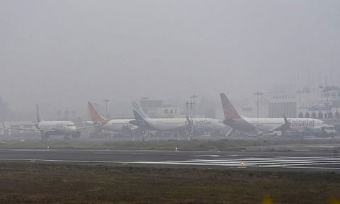 இஸ்ரேல்-ஈரான் மோதல்; மும்பை, டெல்லி விமான நிலையங்களில் 225 விமானங்கள் ரத்து
