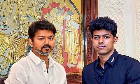 
தந்தை-மகன் இடையே விரிசல்?.. வைரலாகும் இன்ஸ்டாகிராம் தகவல்