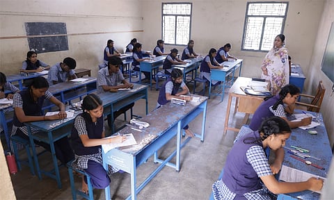 பிளஸ்-2 பொதுத்தேர்வு இன்று தொடக்கம்; 8.25 லட்சம் பேர் எழுதுகிறார்கள்