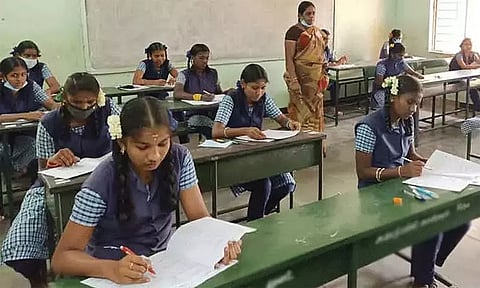 பிளஸ்-2 பொதுத்தேர்வு இன்று தொடக்கம்; 8.25 லட்சம் பேர் எழுதுகிறார்கள்