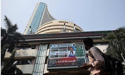 கடும் சரிவை சந்தித்த இந்திய பங்குச்சந்தை; இன்றைய நிலவரம்

