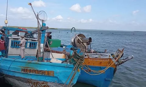 இலங்கைக்கு கடத்துவதற்காக பதுக்கி வைக்கப்பட்டிருந்த ரூ.10 லட்சம் மதிப்பிலான பொருட்கள் பறிமுதல்