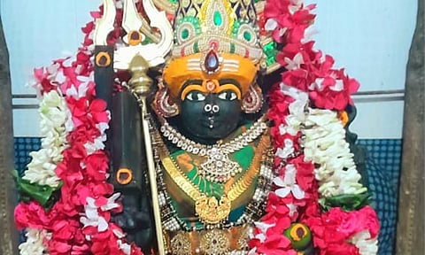 சிறப்பு அலங்காரத்தில் கோப்பணம் பாளையம் அங்காள பரமேஸ்வரி அம்மன்.