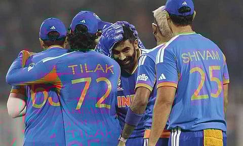 
இந்திய பந்துவீச்சாளர்களுக்கு ஆலசோனை வழங்கிய கவாஸ்கர் 