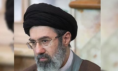 ஈரானின் புதிய உச்ச தலைவராக மொஜ்தபா காமேனி தேர்வு