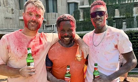 ஹோலி பண்டிகையை கொண்டாடிய ஜிம்பாப்வே வீரர்கள்