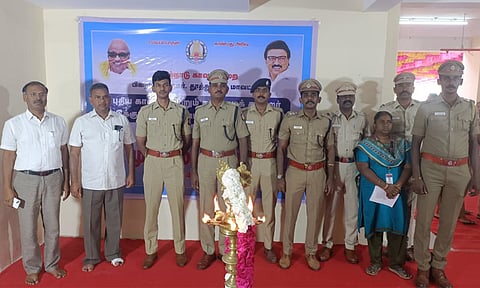 தூத்துக்குடியில் அடுக்குமாடி காவலர் குடியிருப்பு திறப்பு விழா: எஸ்.பி. குத்துவிளக்கேற்றினார்