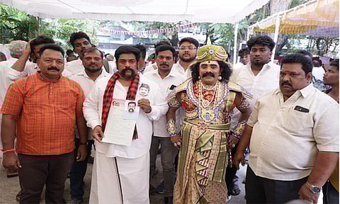 திமுகவில் போட்டியிட சீட் கேட்டு கட்டபொம்மனின் 8-வது வாரிசு விருப்ப மனு