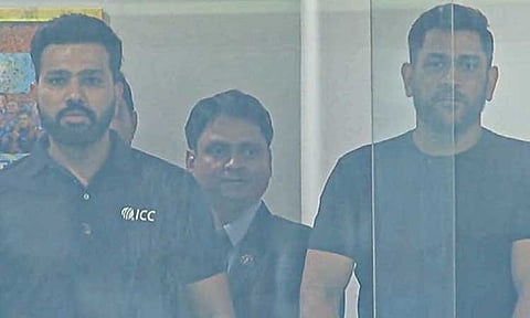 இந்தியா - இங்கிலாந்து போட்டியை நேரில் கண்டுகளிக்கும் தோனி, ரோகித் சர்மா