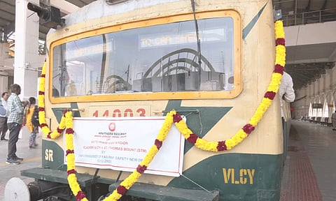 வேளச்சேரி - பரங்கிமலை இடையே பறக்கும் ரெயில் சோதனை ஓட்டம் தொடங்கியது
