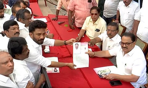 திமுக சார்பில் போடி தொகுதியில் போட்டியிட ஓ.பன்னீர்செல்வம் விருப்பமனு