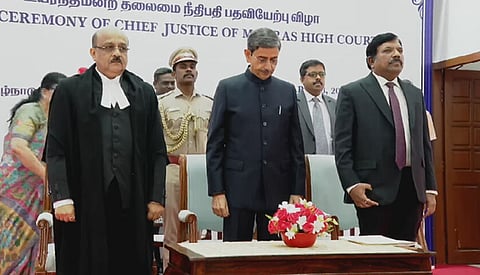 சென்னை ஐகோர்ட்டின் புதிய தலைமை நீதிபதியாக தர்மாதிகாரி பதவியேற்பு
