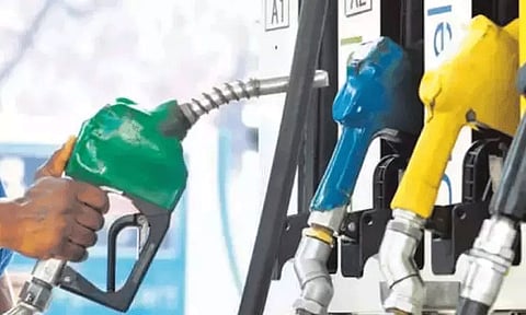 கேஸ் சிலிண்டரை தொடர்ந்து பெட்ரோல், டீசல் விலையும் உயருமா? 