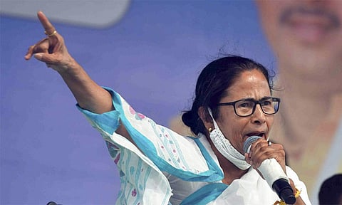 சிலிண்டர் முன்பதிவுக்கு கட்டுப்பாடு விதிப்பதா..? - மம்தா பானர்ஜி கடும் கண்டனம்