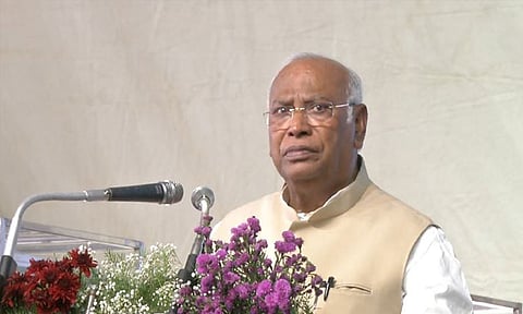 
கர்நாடகாவில் ரூ.1,069 கோடி நலத்திட்ட பணிகள்; துவக்கி வைத்த கார்கே
