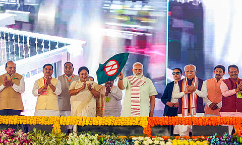 
ரூ.18 ஆயிரம் கோடி மதிப்பில் டெல்லி மெட்ரோ விரிவாக்கம்; துவக்கி வைத்த பிரதமர் மோடி
