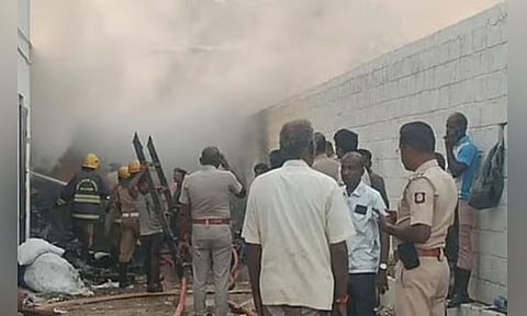 கோவில்பட்டியில் குடோனில் தீ விபத்து: பழைய பிளாஸ்டிக் உள்ளிட்ட பொருட்கள் எரிந்து சேதம்