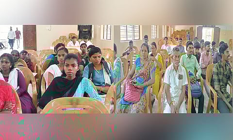 தோரணமலையில் வேலைவாய்ப்பு முகாம்: பட்டதாரிகள் பலர் பங்கேற்பு